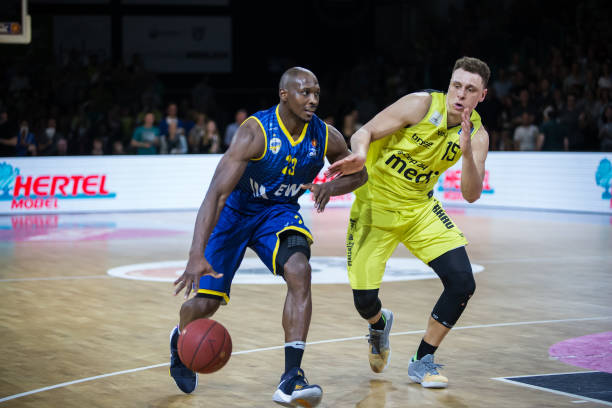 他在场上无 他在场上无